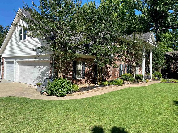 2nd image of 11 Riverwood Pl