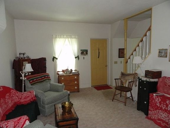 5th image of 126 E Mackie St
