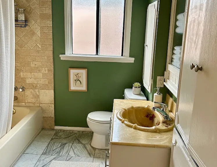 640 N Fuller Ave — Photo 7