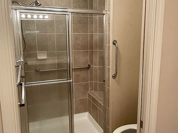 5th image of 310 Stonevillage Dr E #9