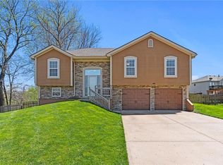 11911 N Holmes Ct, Kansas City, MO 64155