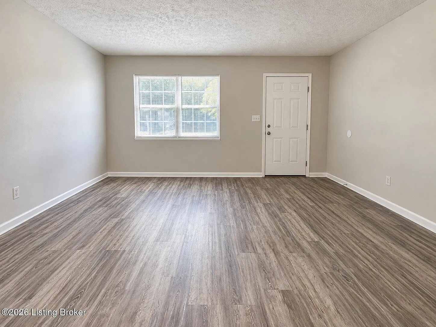 3 bed, 1.0 bath, 1407 sqft, $1,595 — Photo 2