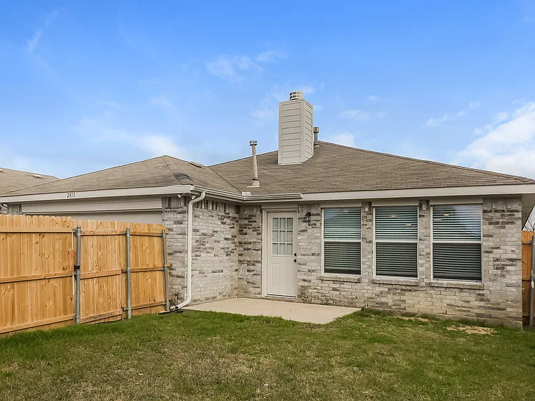 2813 McIntosh Ct — Photo 16