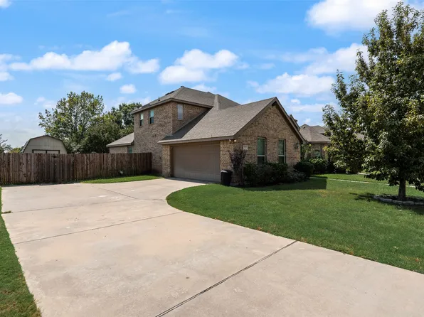202 Debbie Way, Red Oak, TX 75154