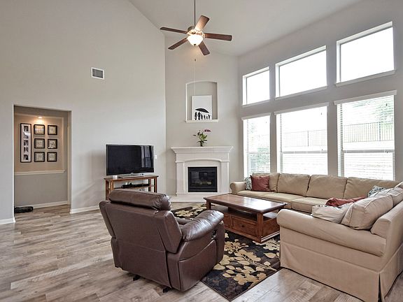 4th image of 2212 Lookout Knoll Dr