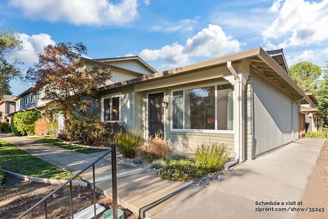 16 Fountainhead Ct photo 1