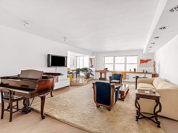 2nd image of 710 Park Ave APT 10E