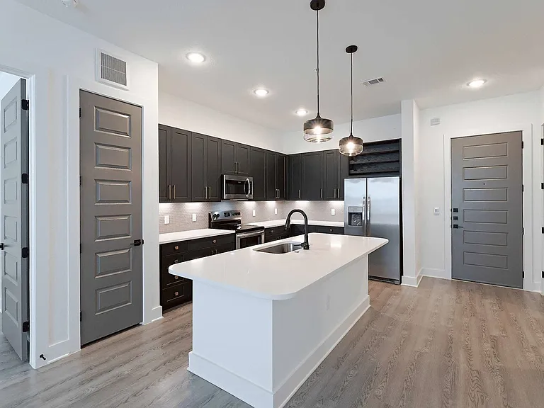 Linz Luxury Living — Photo 129