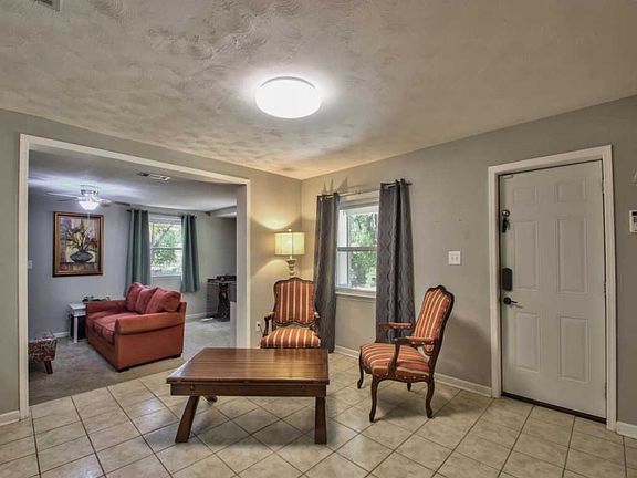 4th image of 2111 Autumn Ln