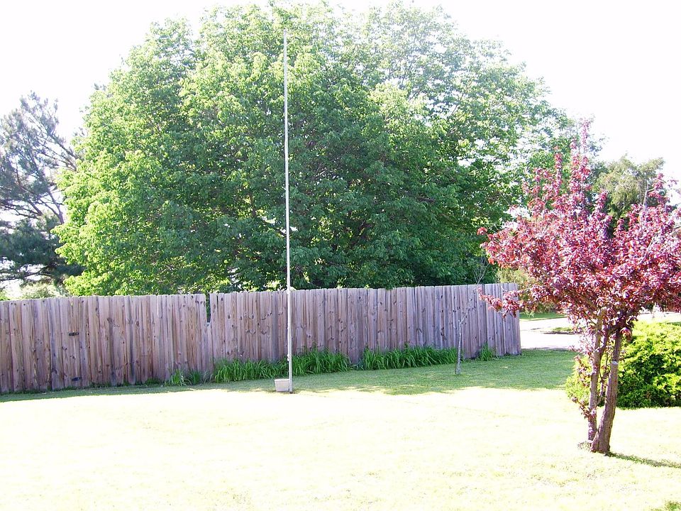 2nd image of 211 Alexander St