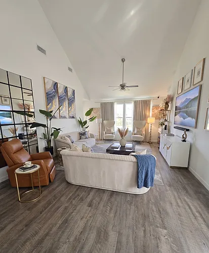 3915 Spencer Ln Photo 1