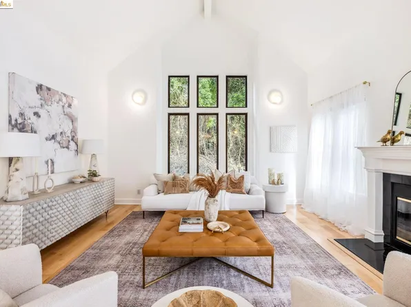 9377 Skyline Blvd, Oakland, CA 94611