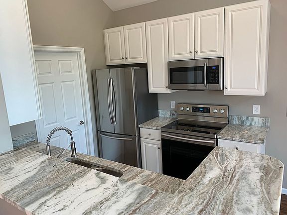5th image of 1567 Glenn Ave