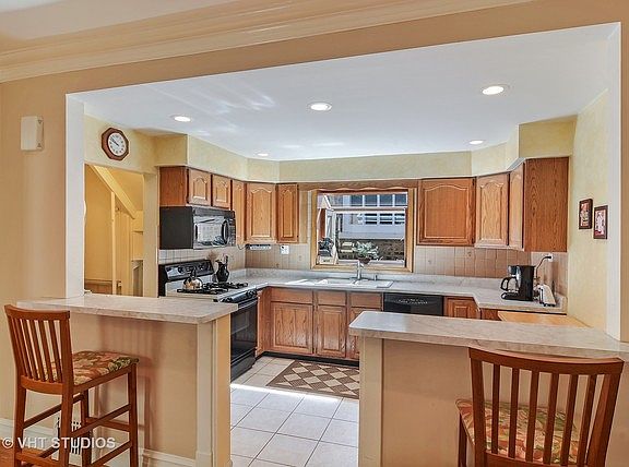 3rd image of 5248 W Belle Plaine Ave