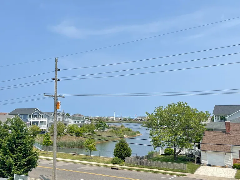 303 Forman Ave — Photo 44