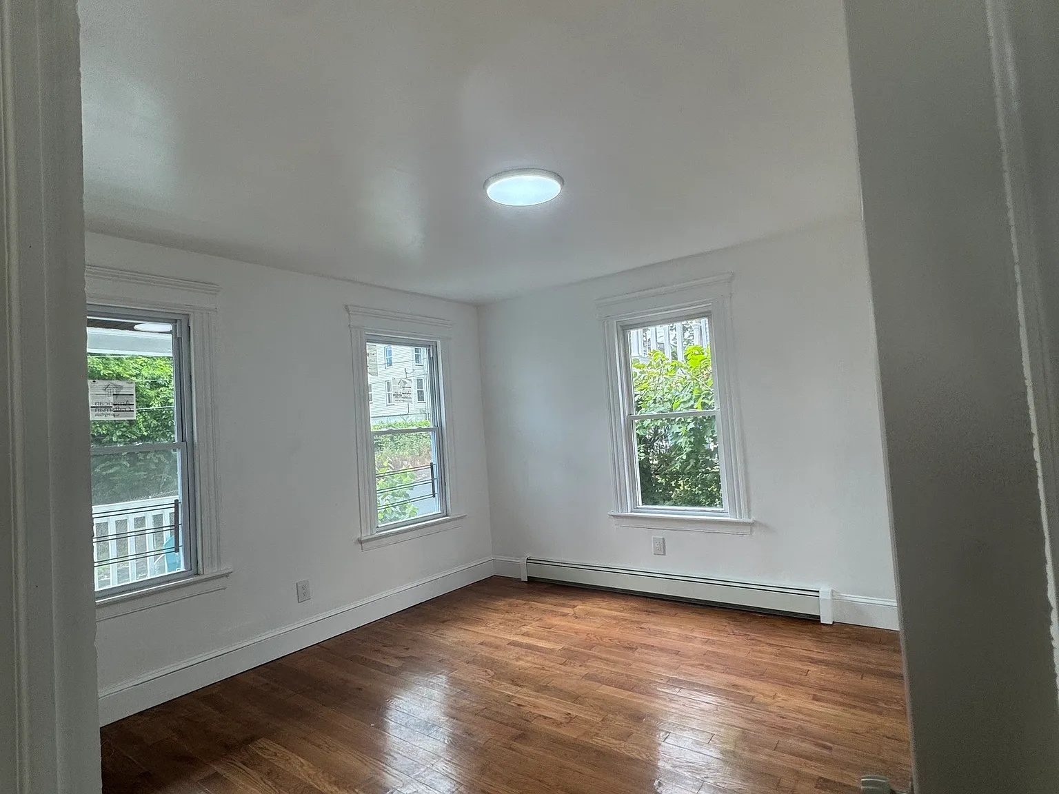 9 bed, 3.0 bath, 3240 sqft, $1,750 — Photo 3