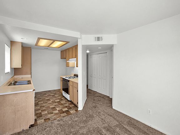 4th image of 470 Westminster Pl #A