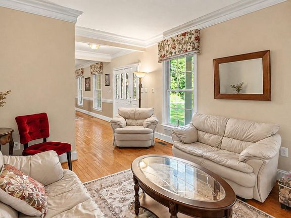5th image of 3517 Castle Way