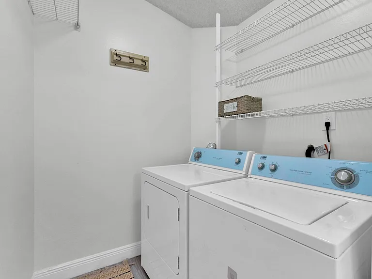 1434 Ravida Cir — Photo 16