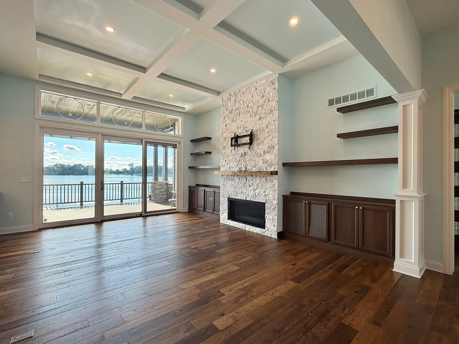 3 bed, 2.5 bath, 2759 sqft, $5,800 — Photo 3