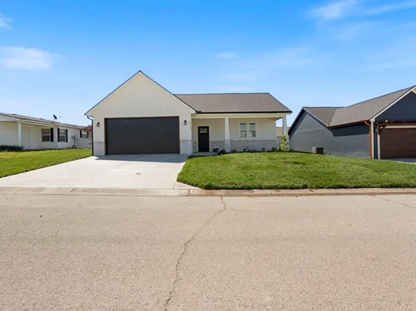 413 NE Cedar Ct, Oak Grove, MO 64075