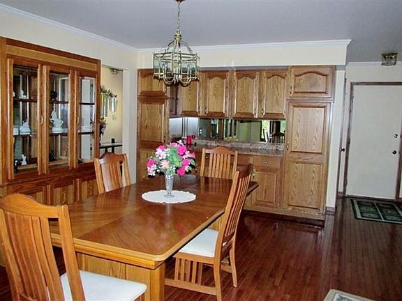 3rd image of 955 Duck Creek Ct
