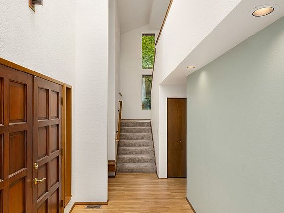 4th image of 15317 SE 49th Pl