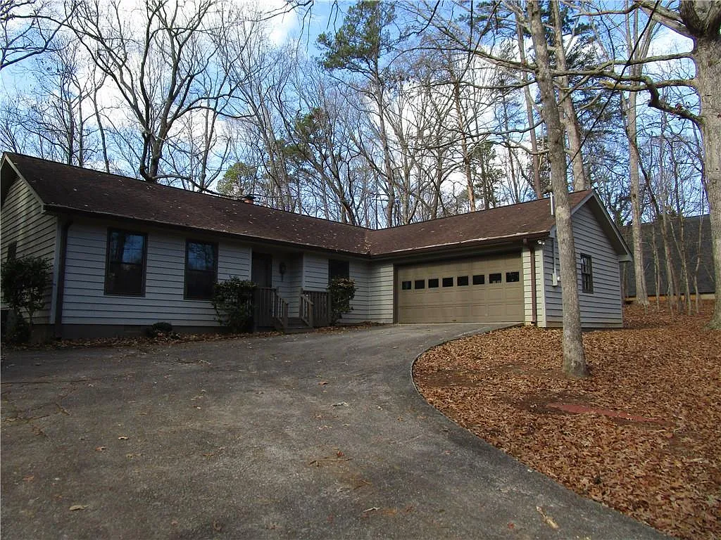 Photo 2 of 50 - 3730 Newport Dr - Gainesville, GA Building Photo - 3730 Newport Dr