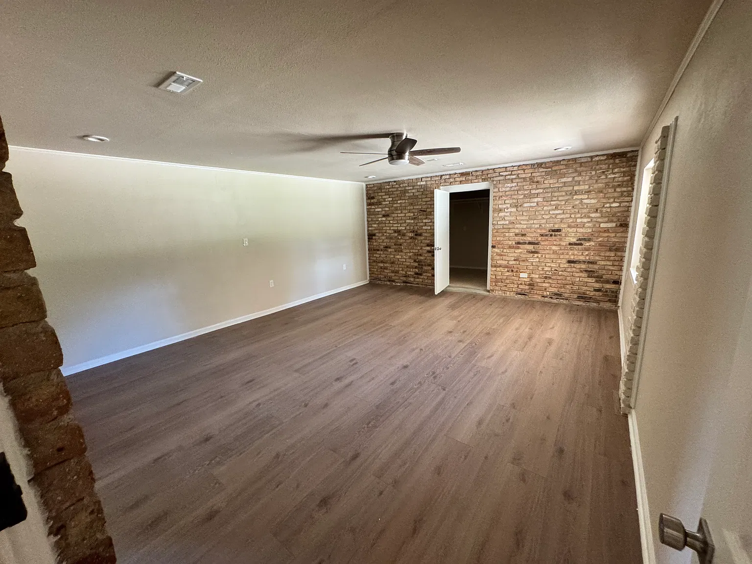 4 bed, 2670 sqft, $2,400 — Photo 2
