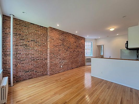 4th image of 233 E 96th St APT 2RE
