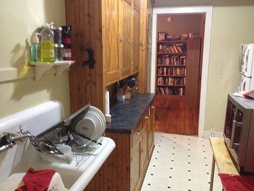 2nd image of 933 Wealthy St SE APT 4
