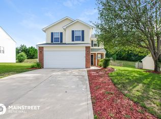 4025 Cedar Bark Dr, Matthews, NC 28105