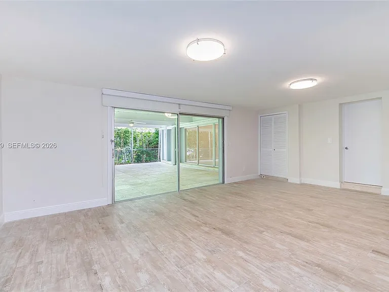 310 Harbor Ct — Photo 14
