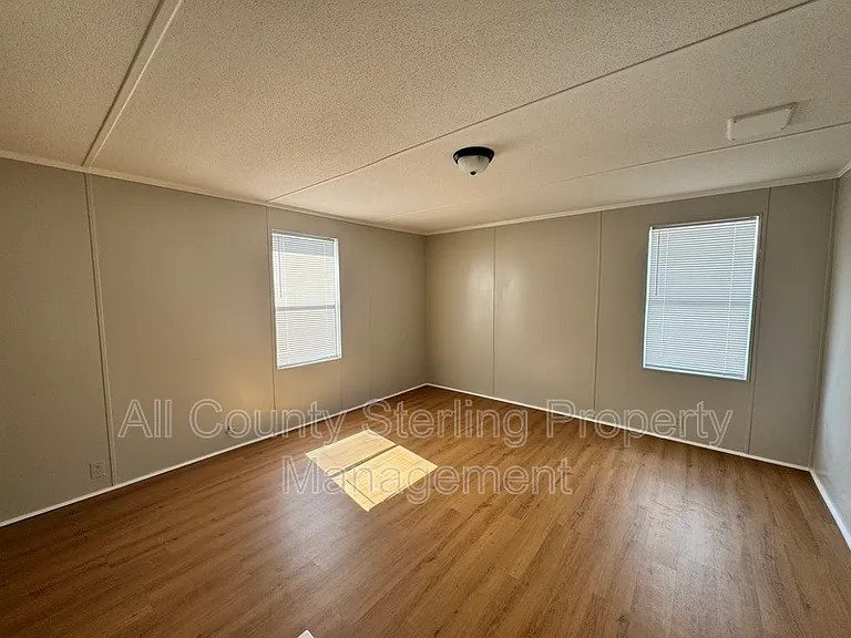 579 SE Baker Ave — Photo 14