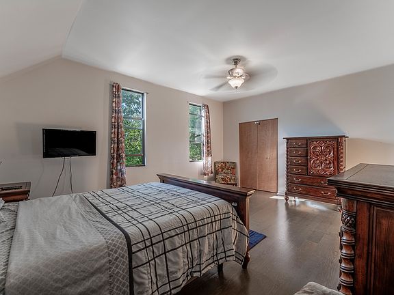 5th image of 2101 S Central Park Ave