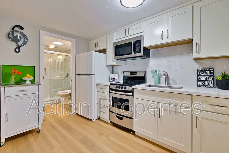 1 bed, 1.0 bath, 330 sqft, $2,350 — Photo 4