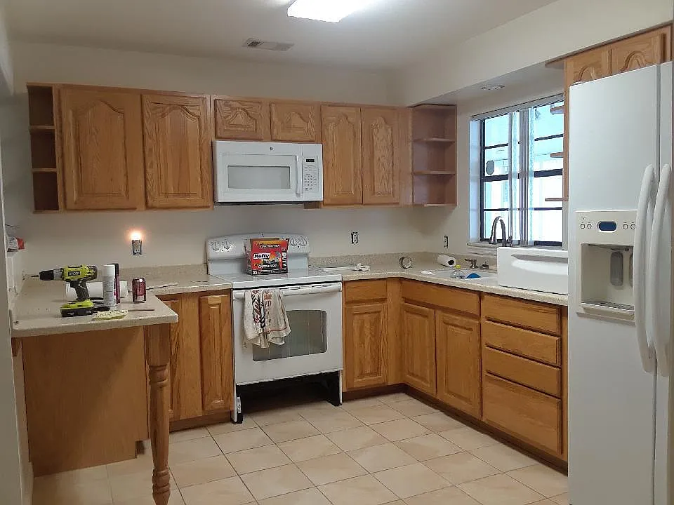 Kitchen - 3400 George Sauls St