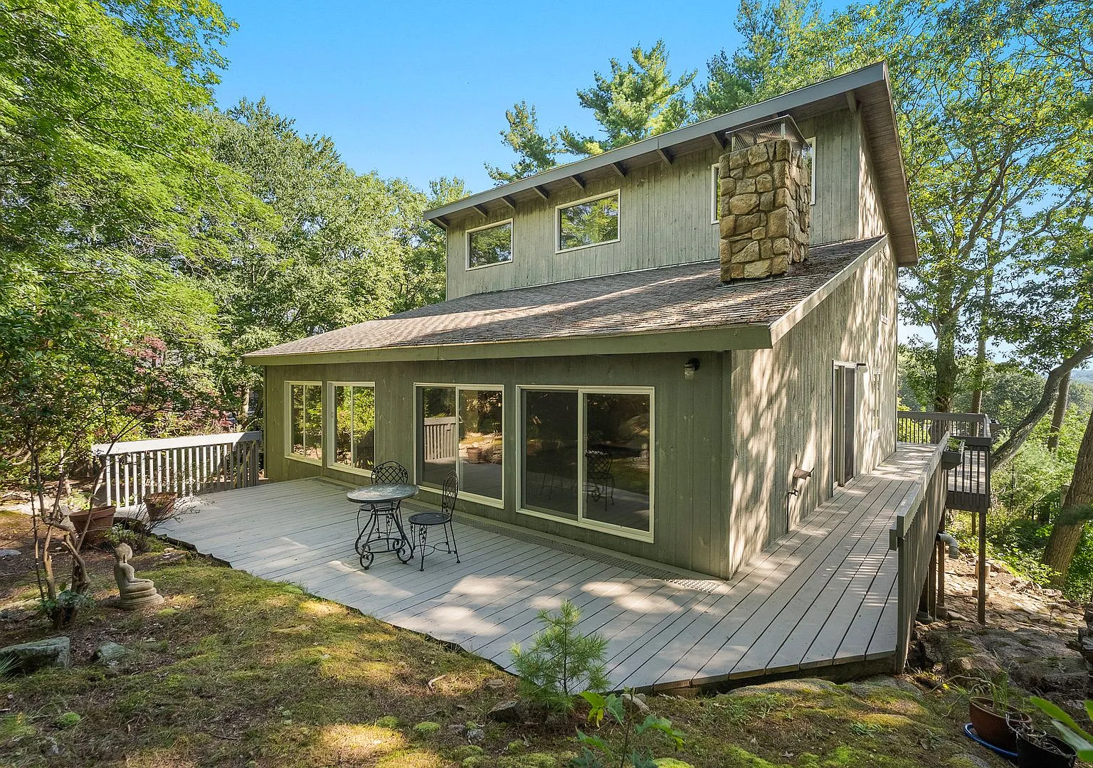 Year-round Home in Manchester-by-the-Sea Close to Downtown! — Photo 1