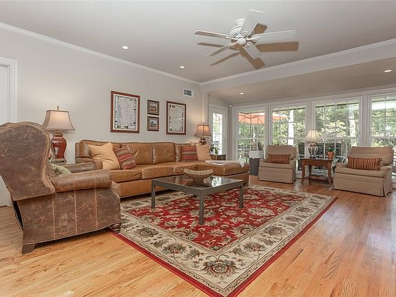 2nd image of 604 N Bailey Ave
