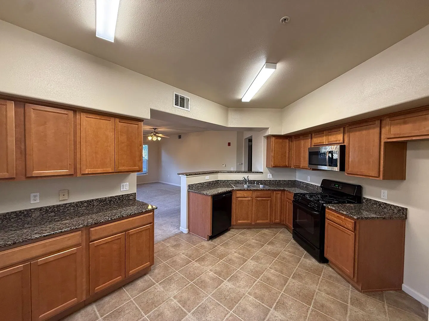 2 Bed | 2 Bath | 1314 SF | 2 Car Garage | Condominium | WS&G Paid by Owner — Photo 4