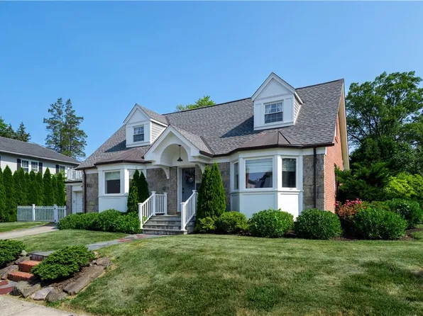 1096 Hunter Avenue, Pelham, NY 10803