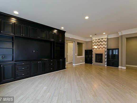 5th image of 104 Harvester Dr