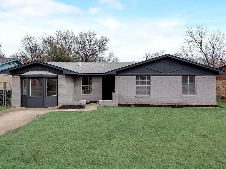 1114 Anthony Dr — Photo 1