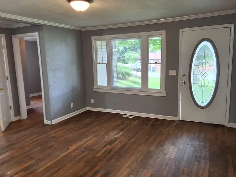1523 Hill St — Photo 5