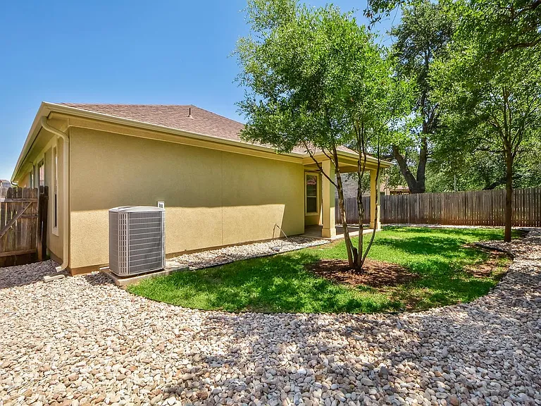 2202 Ezra Ct — Photo 29