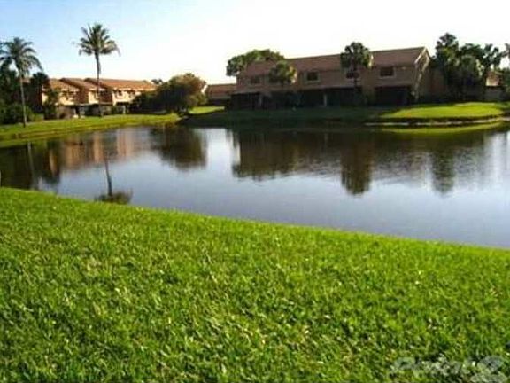 2nd image of 3713 Carambola Cir N
