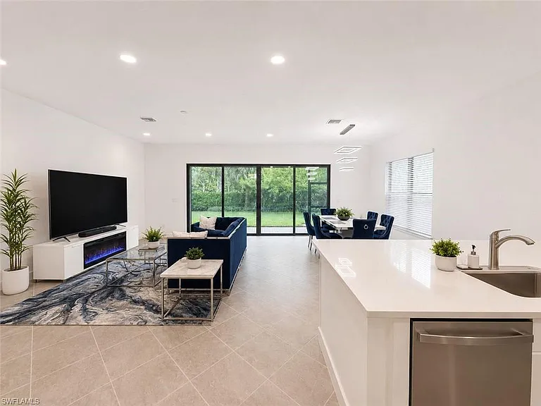20202 Ainsley St — Photo 5