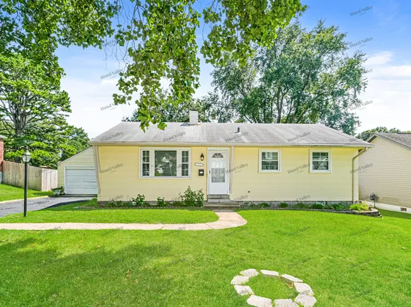 8942 Arvin Pl, Saint Louis, MO 63123