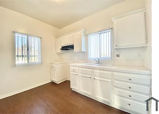 1605 W Vernon Ave #2 — Photo 2