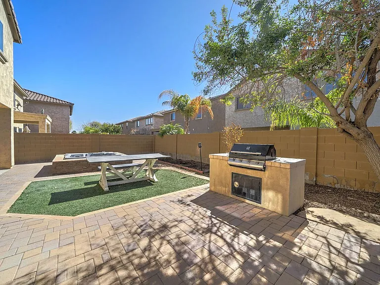 2143 W Marconi Ave — Photo 32